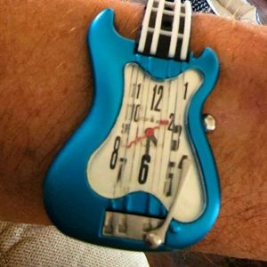 One guitar shaped watch with need of new battery